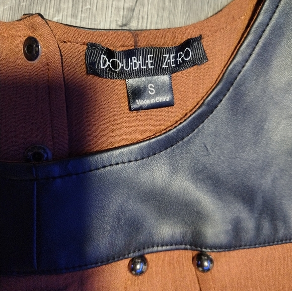 Studded sleeveless top - Picture 9 of 13